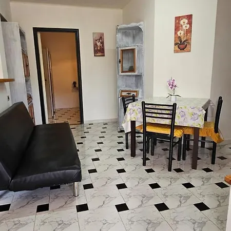 Casa Carlo アパート キア